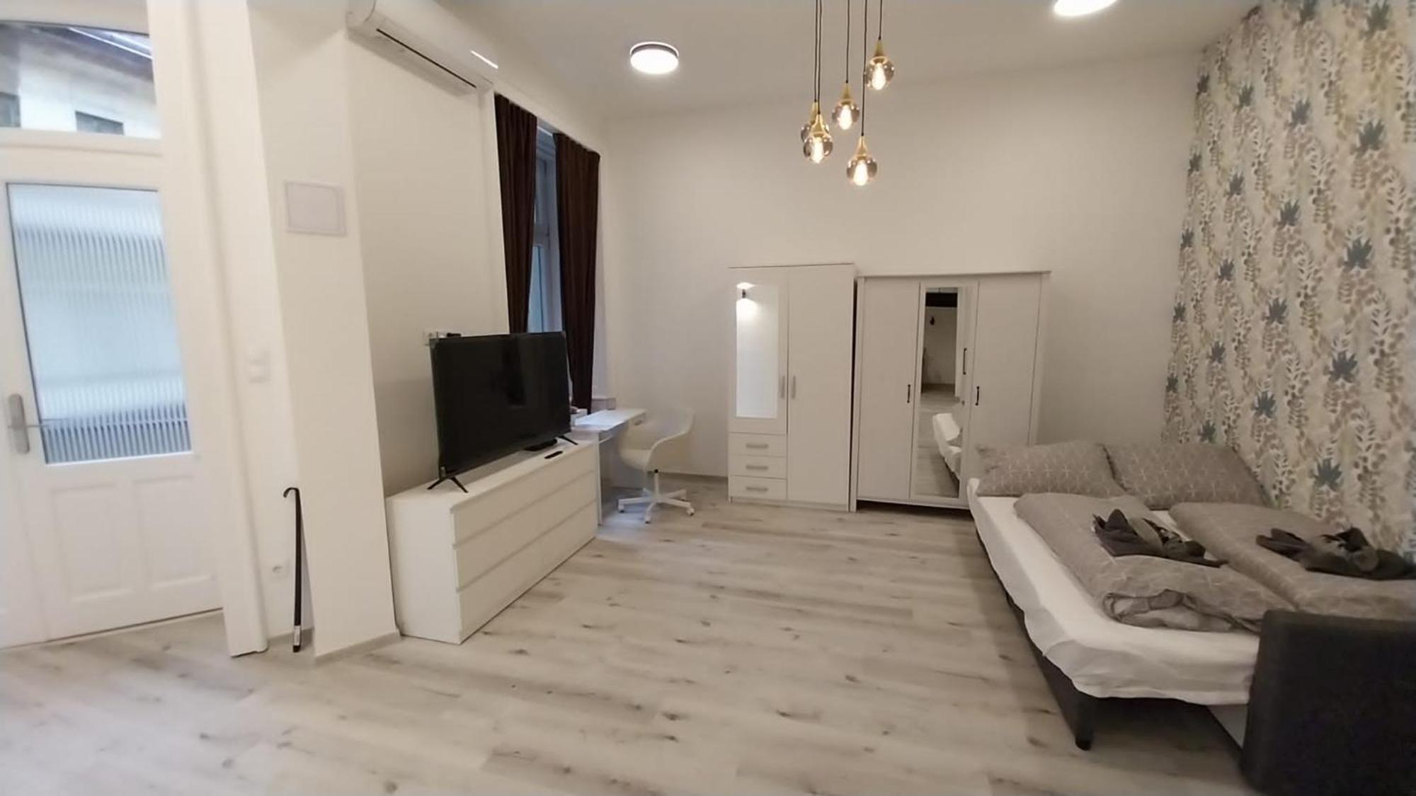 Szekely Apartment Near Deak Ferenc Square With Free Parking In Garage Budapest Eksteriør billede