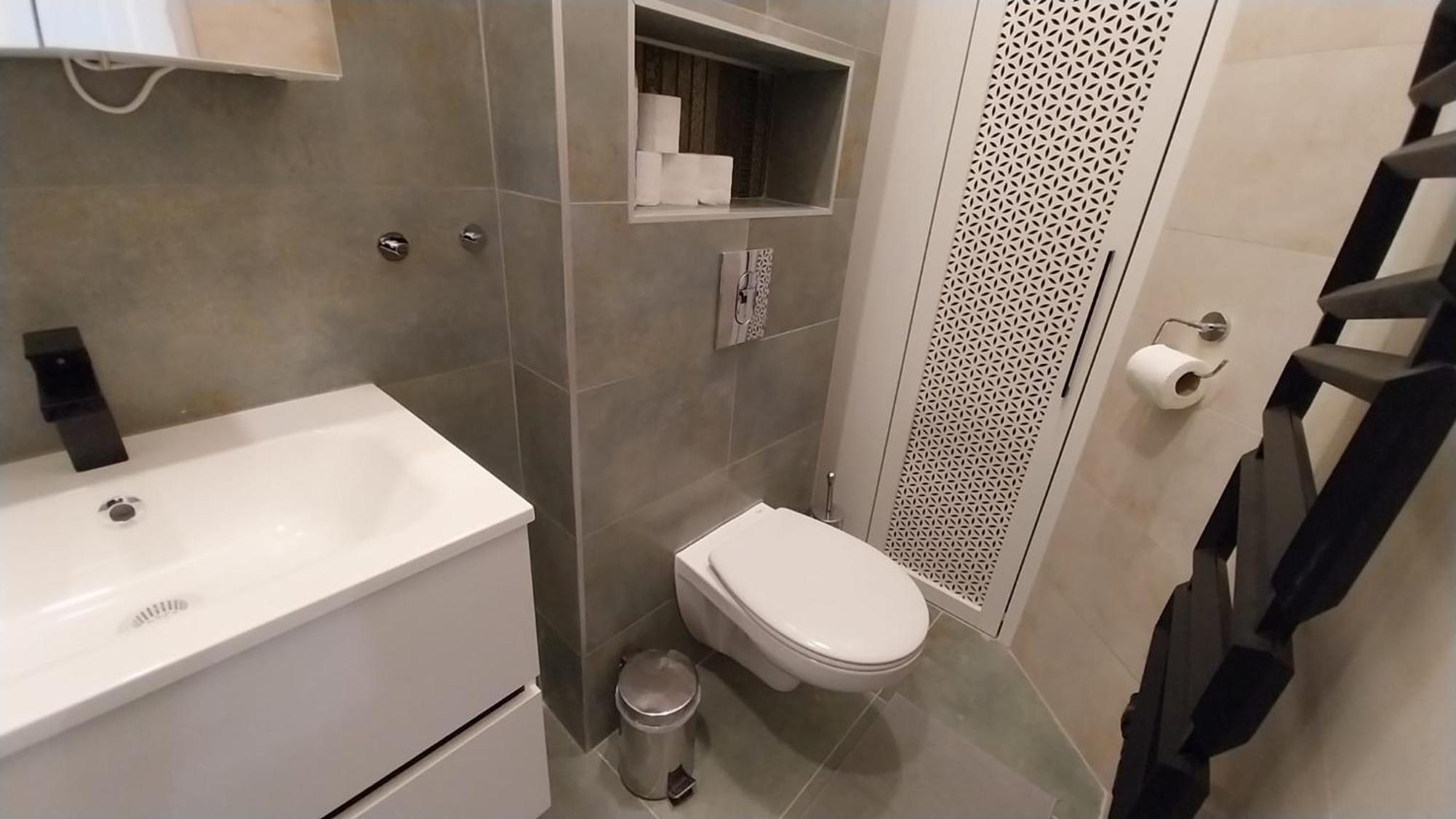 Szekely Apartment Near Deak Ferenc Square With Free Parking In Garage Budapest Eksteriør billede