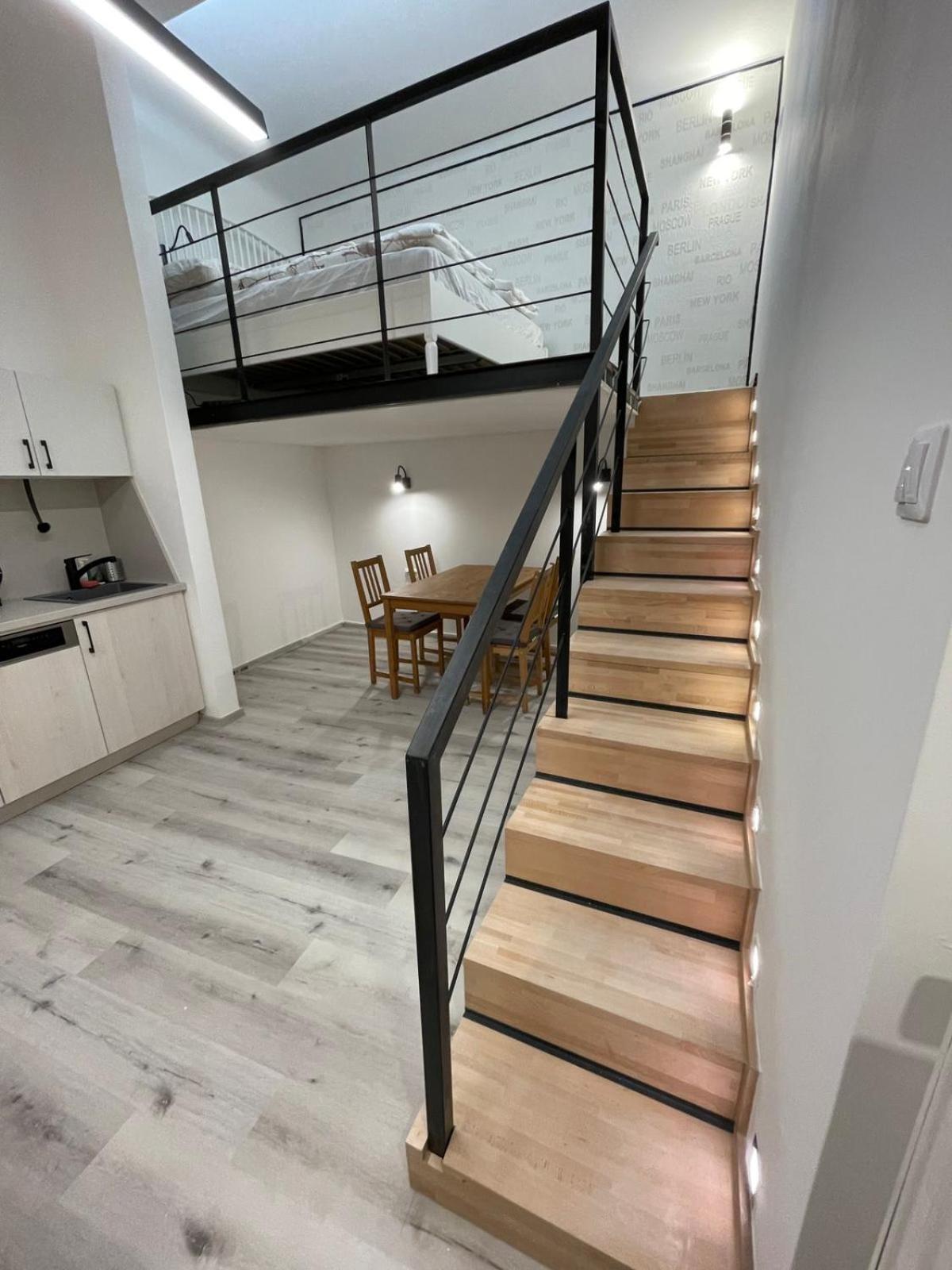 Szekely Apartment Near Deak Ferenc Square With Free Parking In Garage Budapest Eksteriør billede