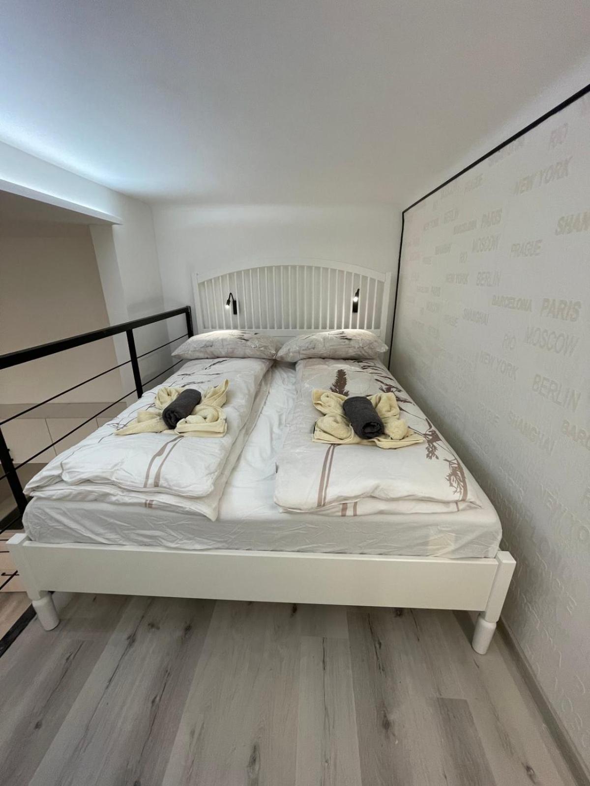 Szekely Apartment Near Deak Ferenc Square With Free Parking In Garage Budapest Eksteriør billede