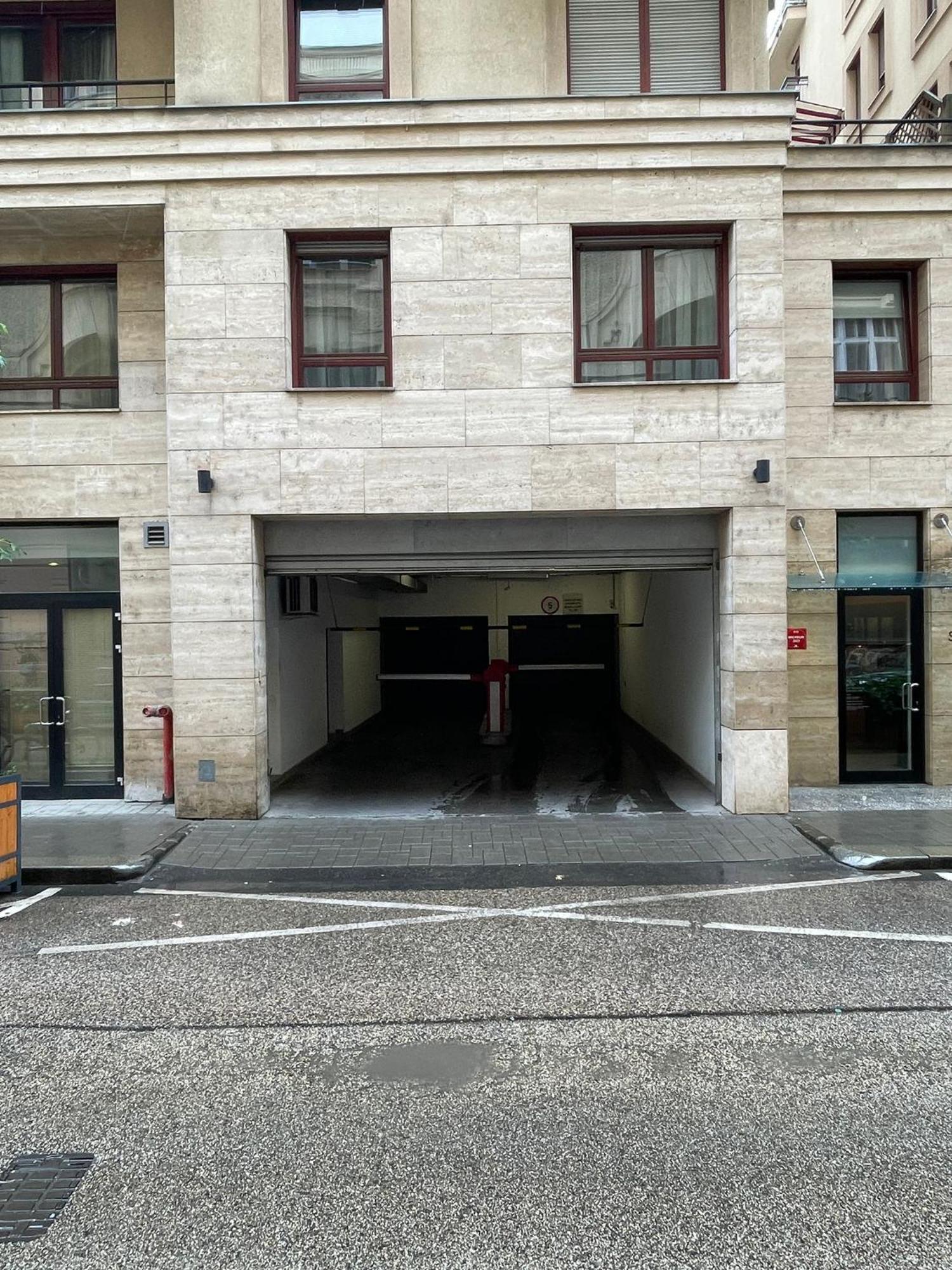 Szekely Apartment Near Deak Ferenc Square With Free Parking In Garage Budapest Eksteriør billede